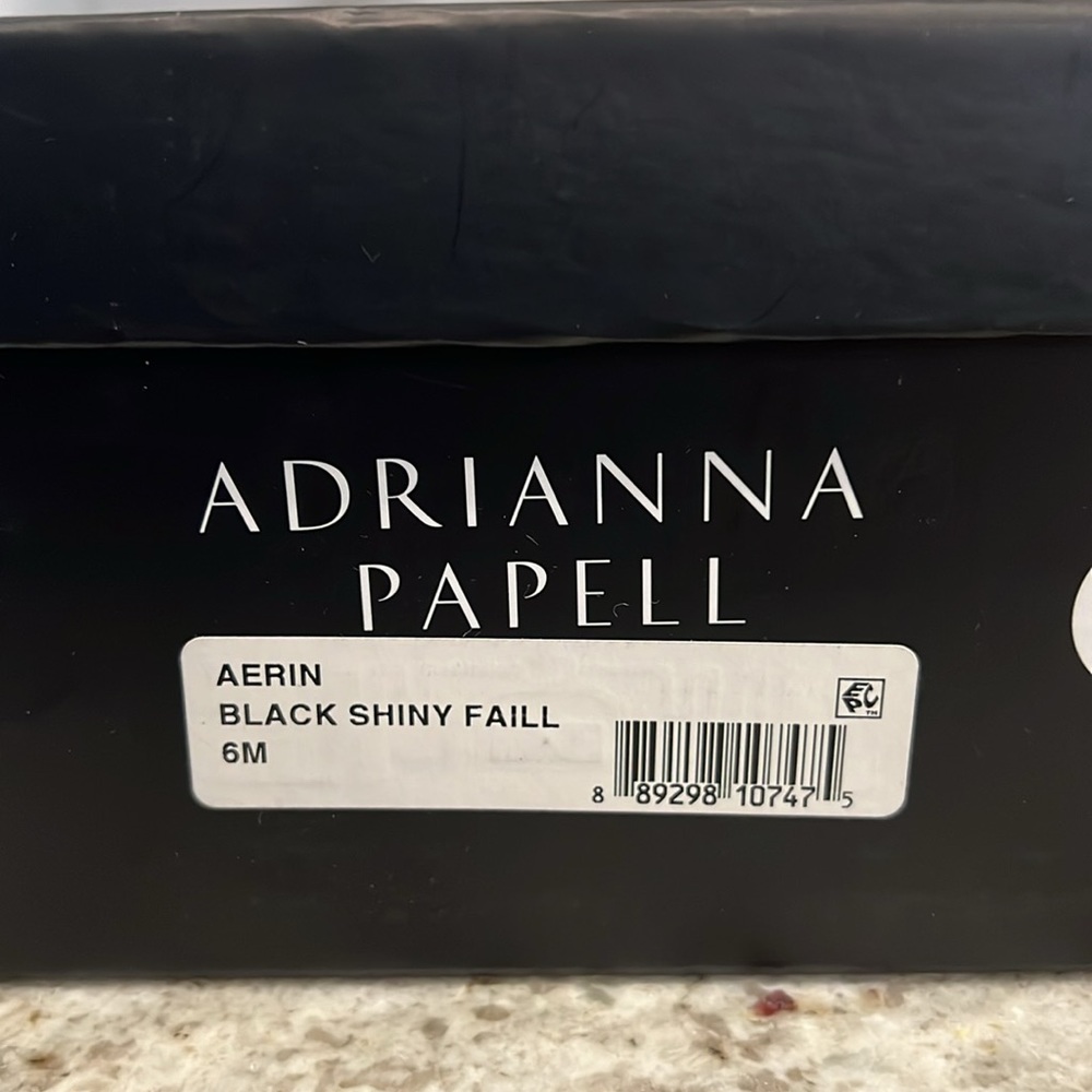 ADRIANNA PAPELL AERIN BLACK SHINY FAILL. SIZE 6M. Heel 2.5” - Picture 6 of 6